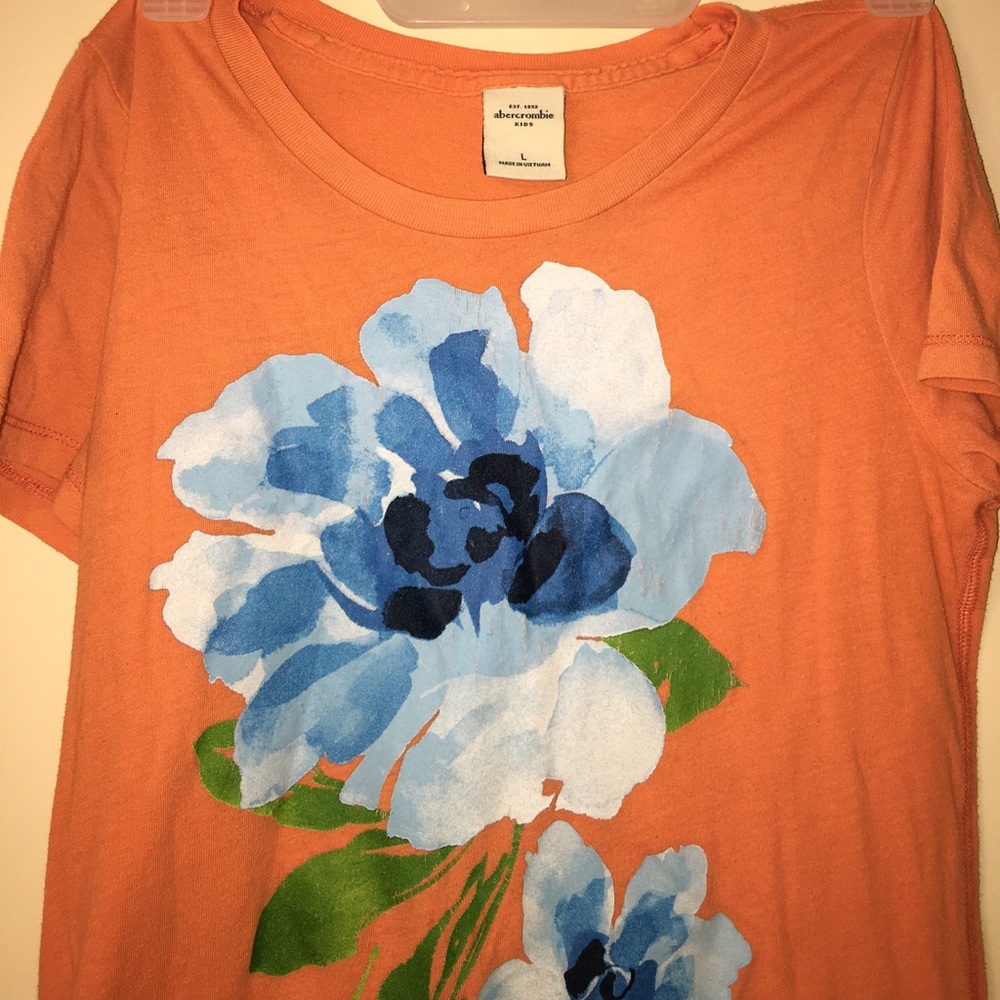A cute blouse/Tee from Abercrombie!!
